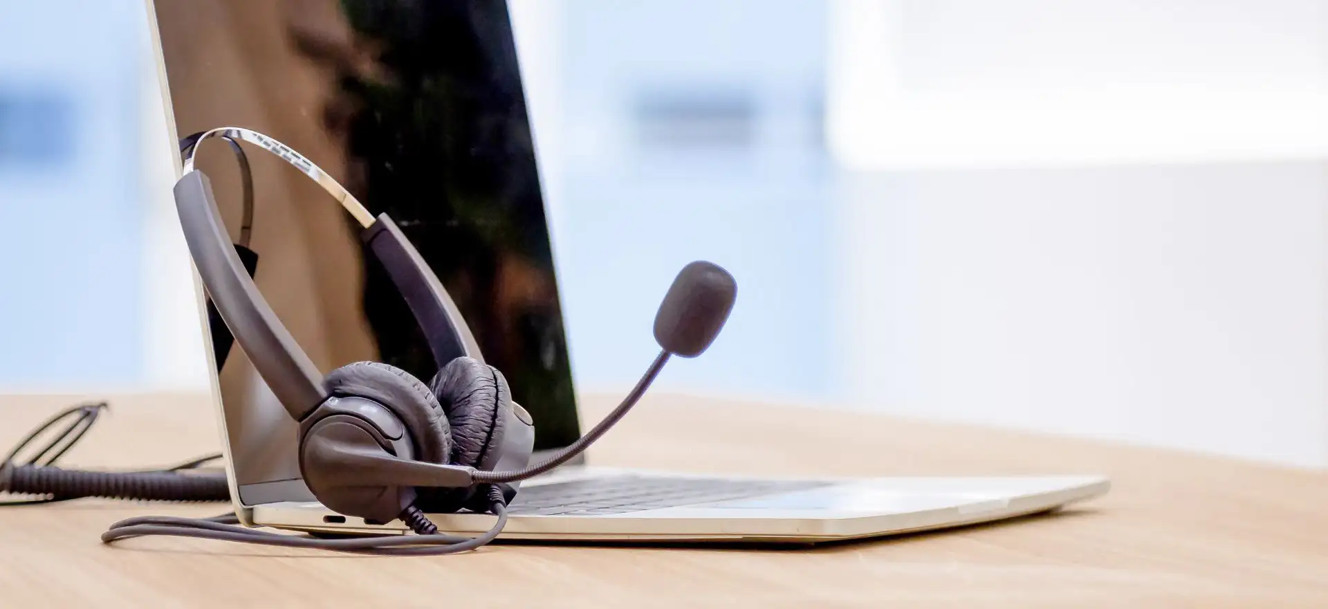 Das Kundenmanagement in der Finanzbranche ist wie ein präzises Uhrwerk: Jede Komponente muss ineinandergreifen, um die richtigen Impulse zu setzen. Das Kundenmanagement in der Finanzbranche steht vor besonderen Herausforderungen. Kundenbedürfnisse werden anspruchsvoller, gesetzliche Vorgaben strenger, und der Wettbewerb intensiver.