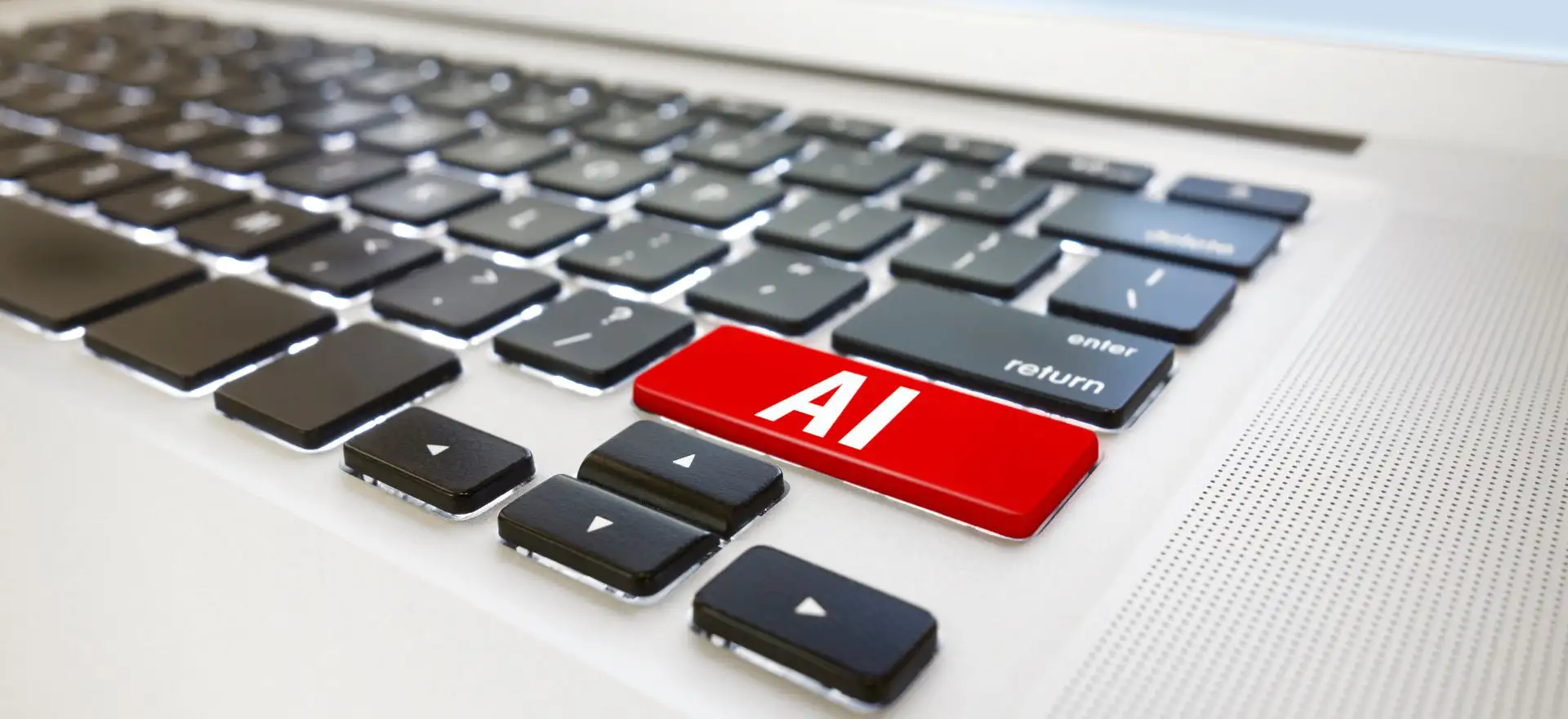 Erfahren Sie, wie Künstliche Intelligenz die Versicherungsbranche revolutioniert und welche Chancen und Herausforderungen sie mit sich bringt.