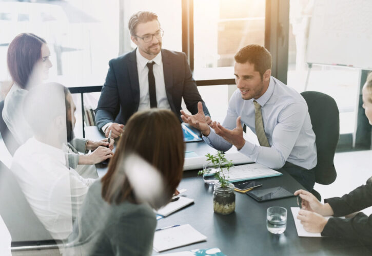 Erfolgsfaktor Kundenzufriedenheit: Wie Versicherer und Vermittlerinnen und Vermittler bei Firmenkundinnen und Firmenkunden punkten